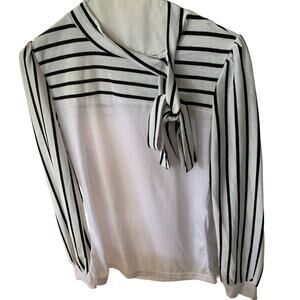 Zanzea White top with black stripes and tie neckline Size Small